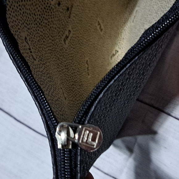 FILA Zippered Bag - Picture 4 of 6